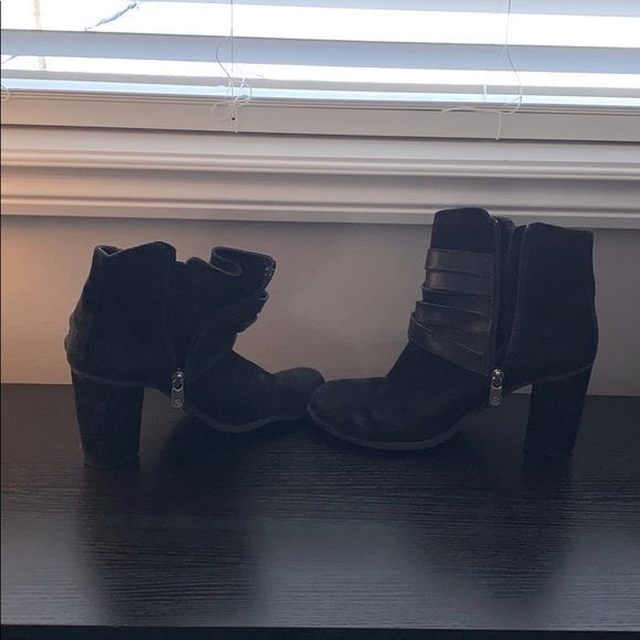 Black ankle boots with heel - Picture 2 of 4